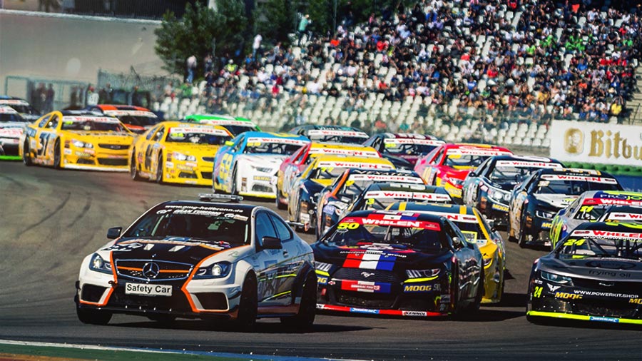 Euro NASCAR semi-finals in Hockenheim saw Dutch driver Loris Hezemans take the win