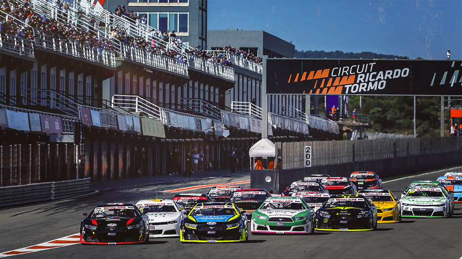 For the 5th season, KENNOL is the Official Supplier of Euro NASCAR. And despite the complicated context, the 2021 kick-off in Valencia, Spain, has been a pure show!